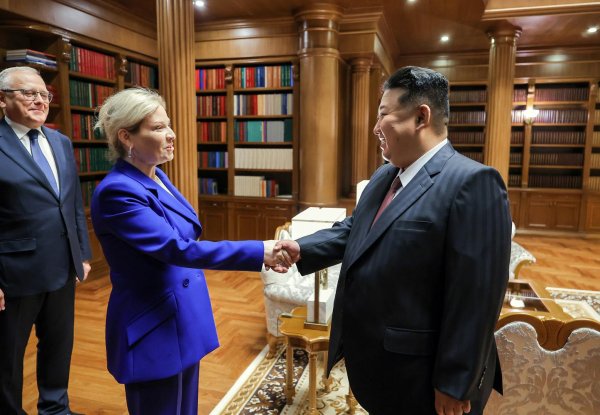 股票配资正规网 金正恩会见率团访朝的俄文化部长柳比莫娃